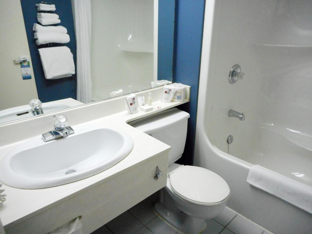 Repotel Aeroport Quebec ภายนอก รูปภาพ